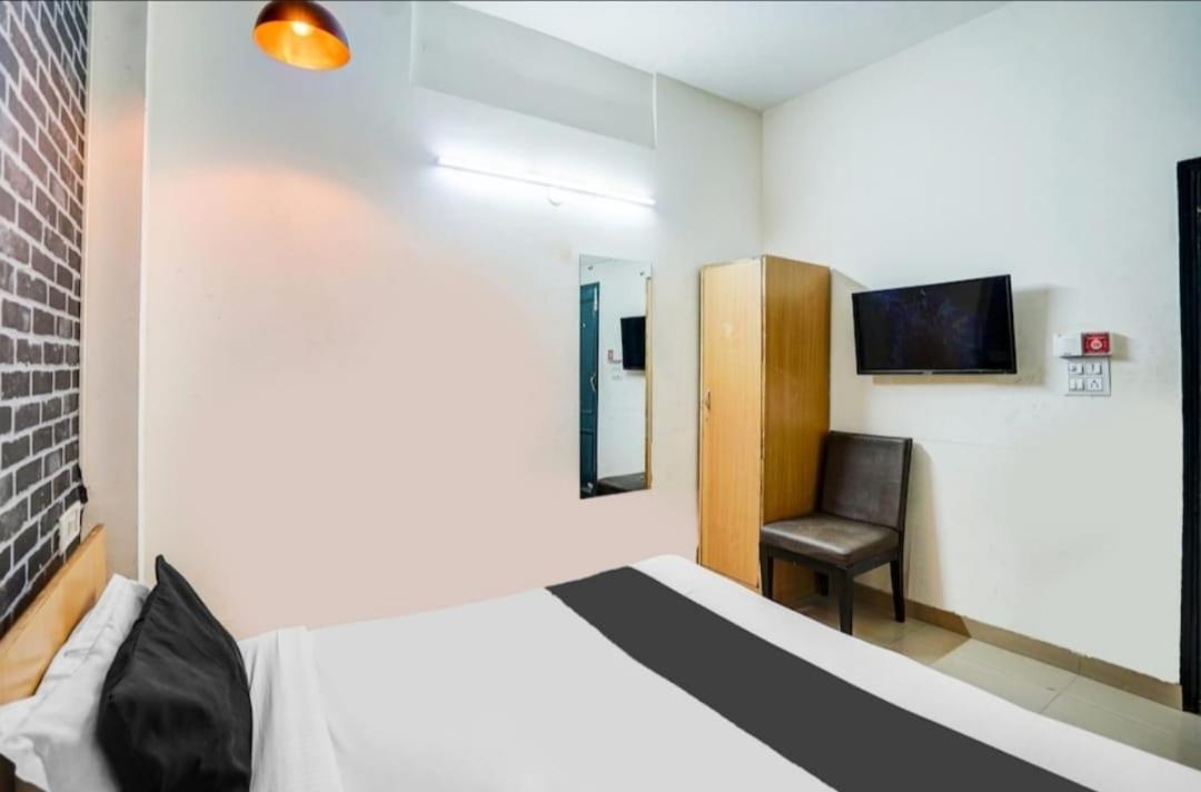 Krishna Lajpat Nagar 1- Couple Friendly New Delhi