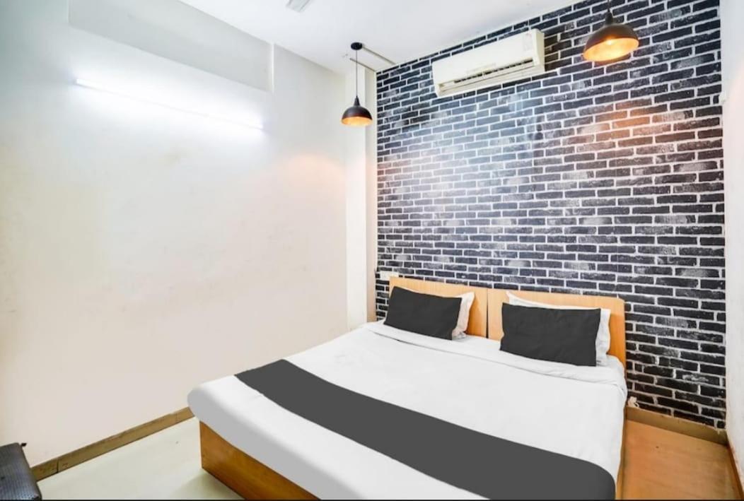 Krishna Lajpat Nagar 1- Couple Friendly